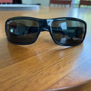 Ray-ban RB 4057 polarized in excellent condition. No scratches etc.